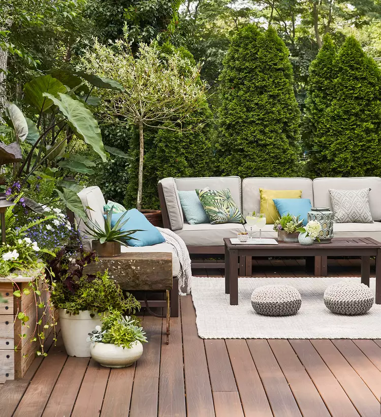 18 Deck Privacy Ideas to Create a Secluded Backyard Retreat 8 outdoor furniture deck sitting area