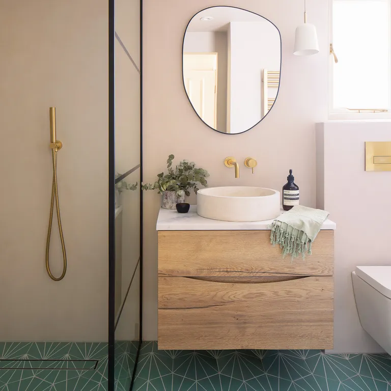18 Space-Saving Layout Ideas for Narrow Bathrooms 51 768 80