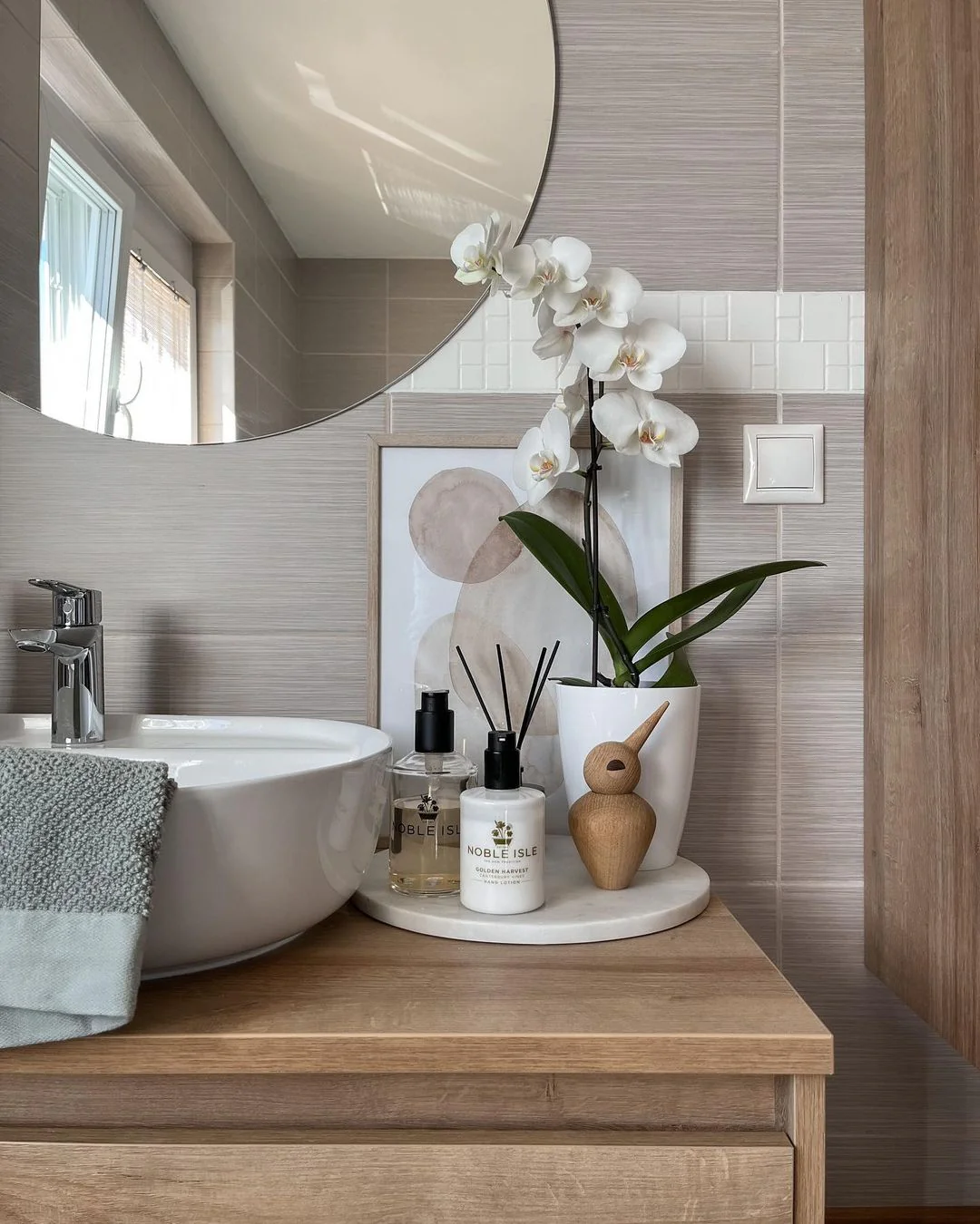 20 Stylish Ways to Decorate Your Bathroom Countertops 26 Bathroom Counter Decorating Ideas