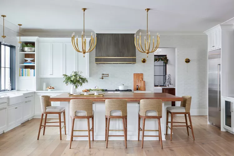 30 Kitchen Island Lighting Ideas to Illuminate the Heart of Your Home 1 Modern kitchen chandelier