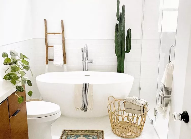 29 Boho-Style Bathroom Decor Ideas to Copy 43 bohobathroomwide