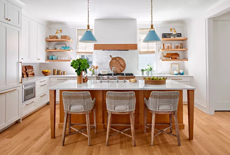 41 Farmhouse Kitchen Ideas to Add Rustic Charm in Modern Spaces 4 farmhouse kitchen with color