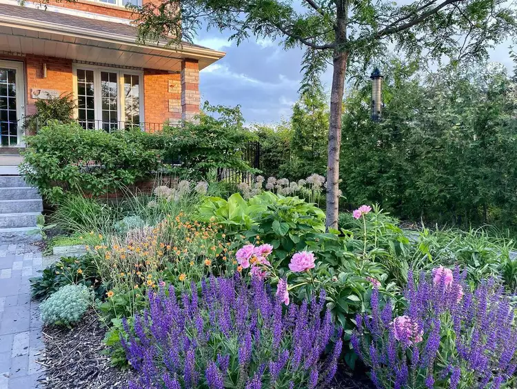 34 Front Yard Flower Bed Ideas to Boost Your Curb Appeal 1 ladylandscape