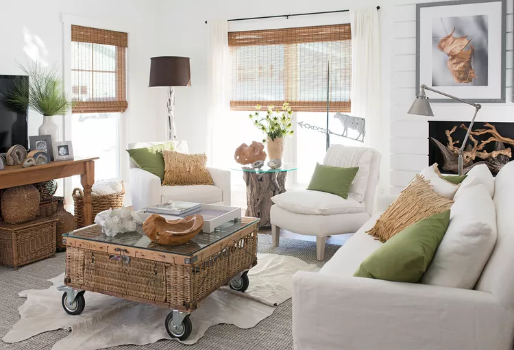 35 Ultra-Cozy Farmhouse Living Room Ideas 22 small farmhouse living room white chairs