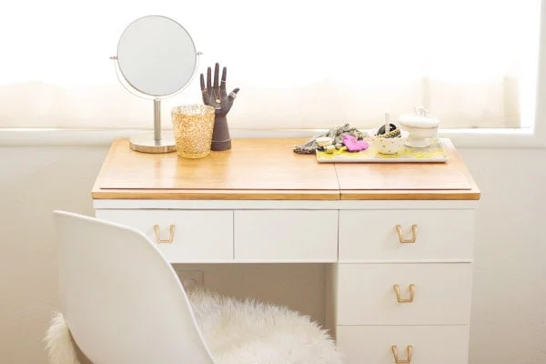 20 Bedroom Vanity Ideas to Beautify Your Space 44 vanity
