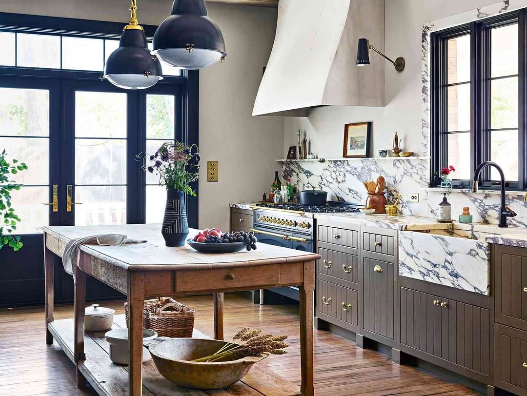 30 Old Money Kitchen Ideas That Radiate Timeless Luxury and Grace 11 Collected Estate Warmth Old Money Kitchen