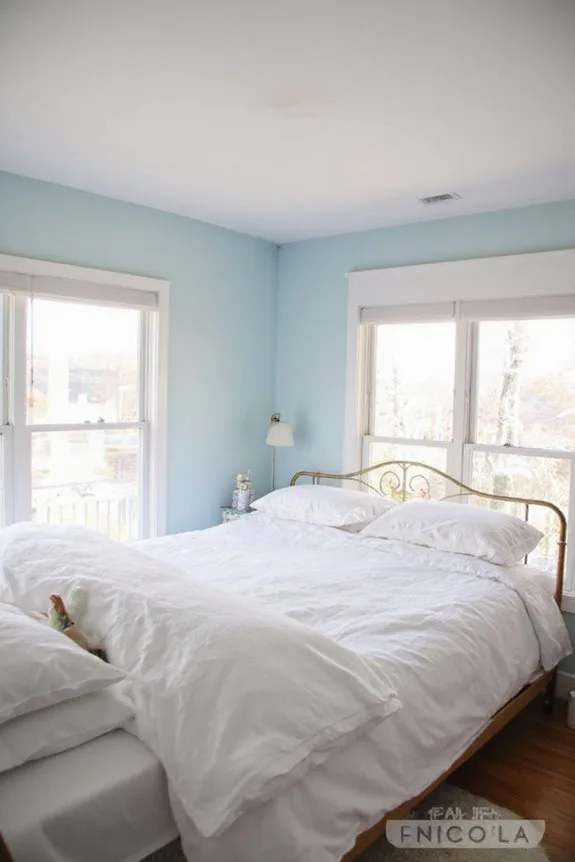 23 Small Bedroom Makeover Ideas With a Big Style Impact 2 light colors expand spaces