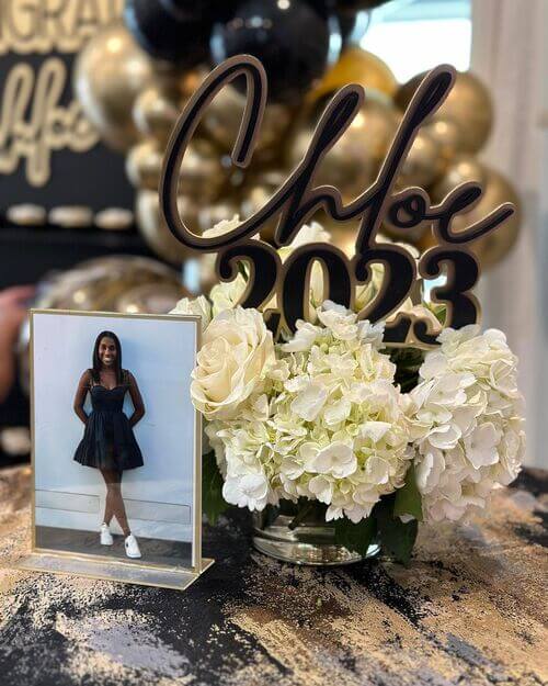 20 Gorgeous Graduation Party Table Centerpieces To DIY 1 photo frame graduation centerpiece