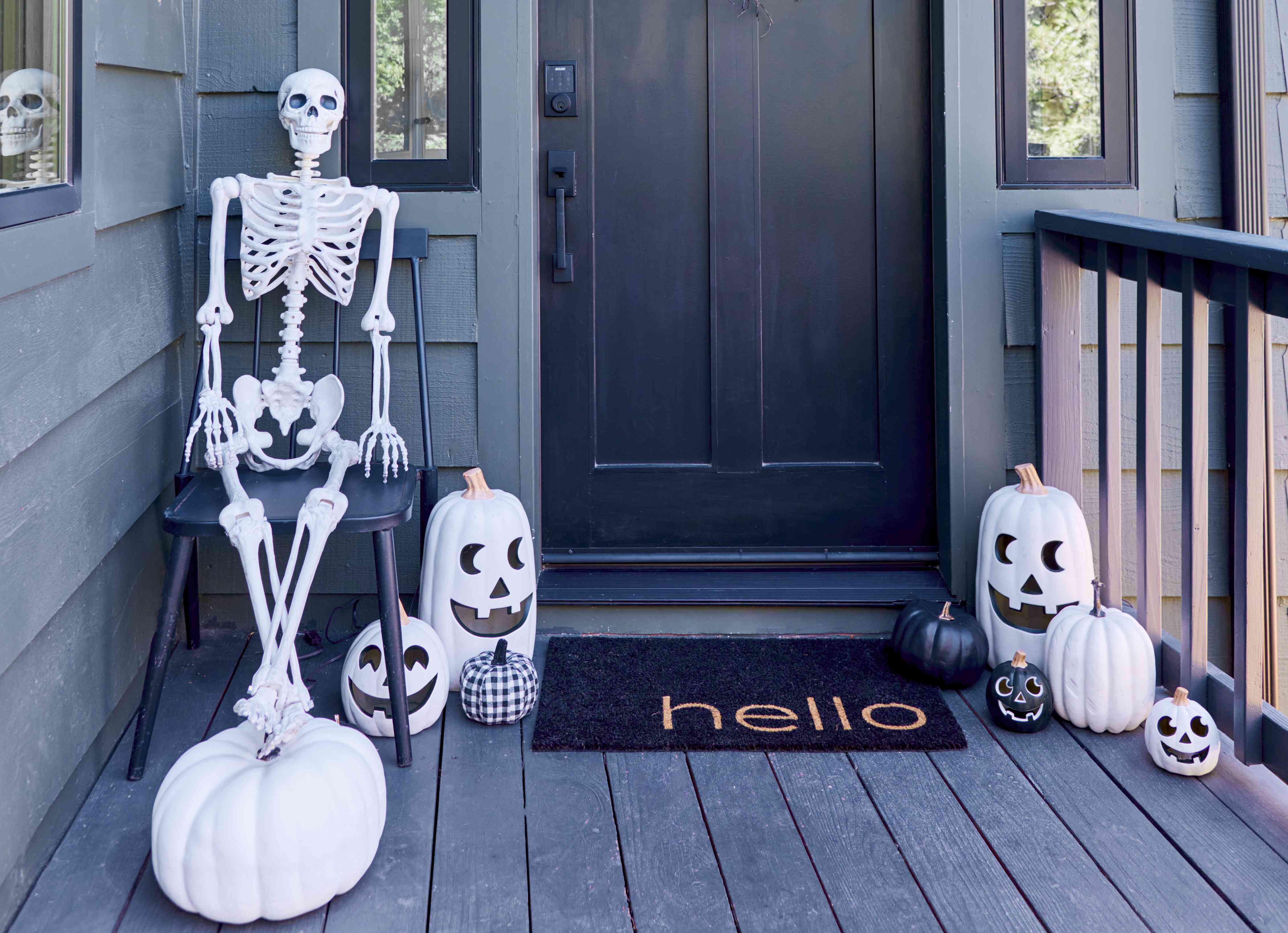31 DIY Outdoor Halloween Decoration Ideas for a Spooky Display 6 DesignbyEmilyHenderson PhotobySaraLigorria Tramp Halloween 2020 6copy 0e5d49ac73cf453383bea191c2af210d