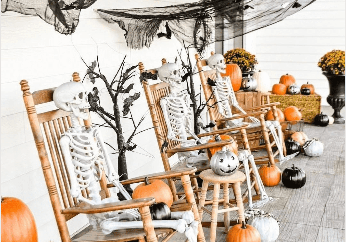 33 Halloween Front Porch Ideas to Create the Coolest House on Your Block 8 Porchhalloween c4abb9b823664e95abe0b79f2a65a3b0