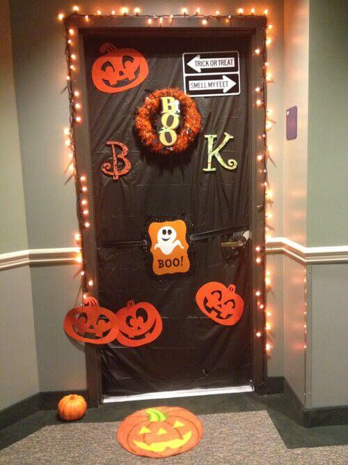 dorm halloween door decorations