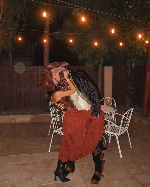 Pirates of the Caribbean couple costume Halloween
