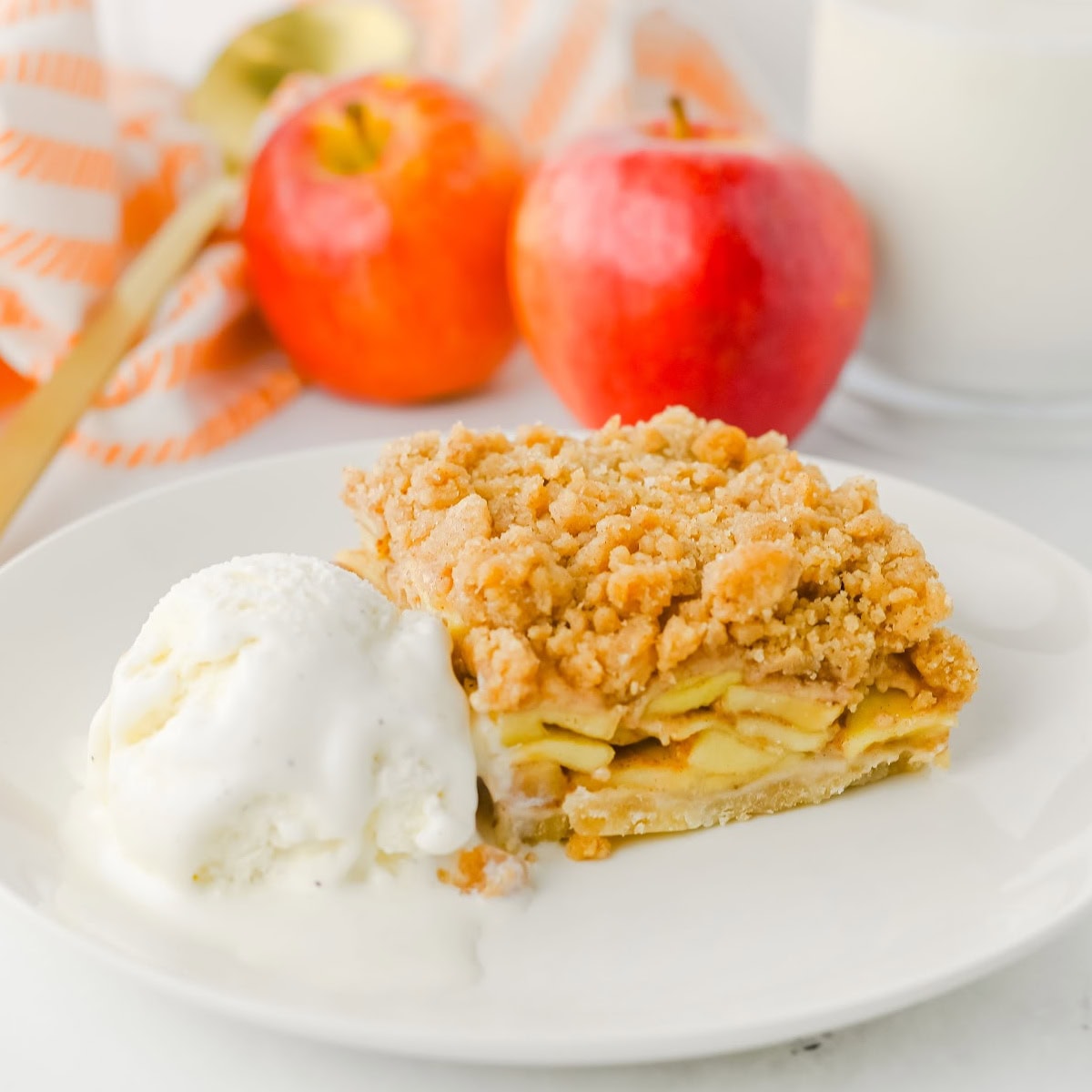 Old-Fashioned Apple Pie Bars 1 apple pie bars featured image
