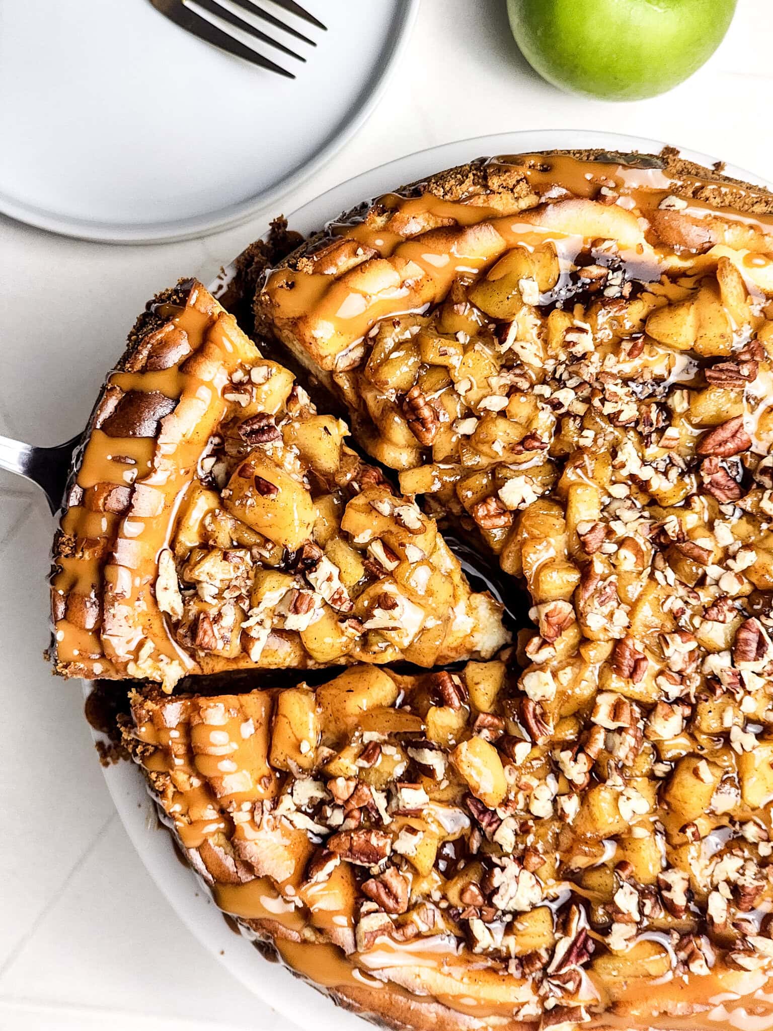 Caramel Apple Cheesecake with Cinnamon 1 Caramel Apple Cheesecake with Cinnamon