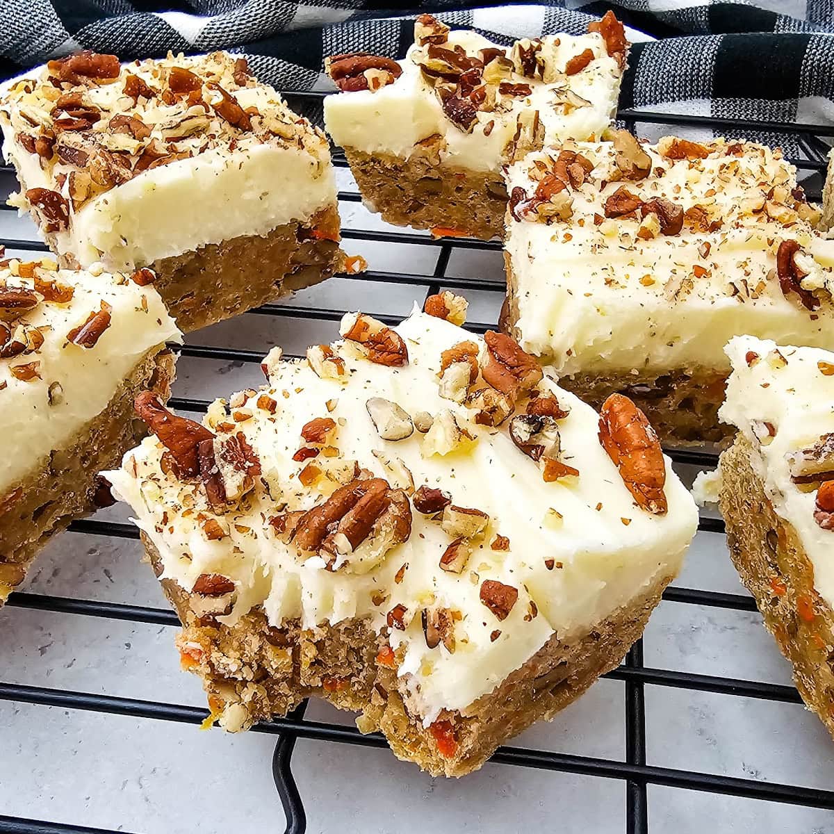 carrot cake blondies featured image