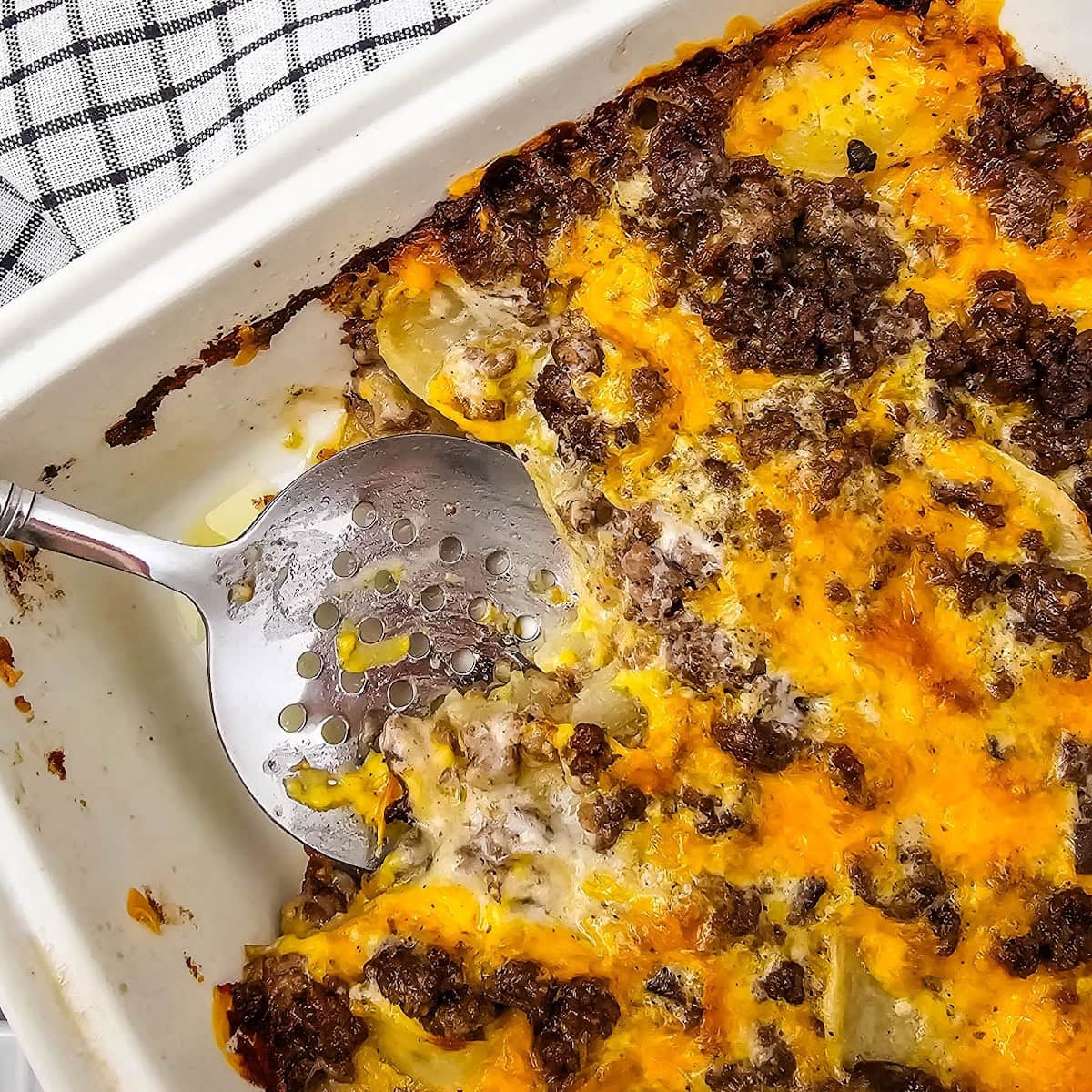 Cheesy Hamburger Potato Casserole 1 Cheesy Hamburger Potato Casserole