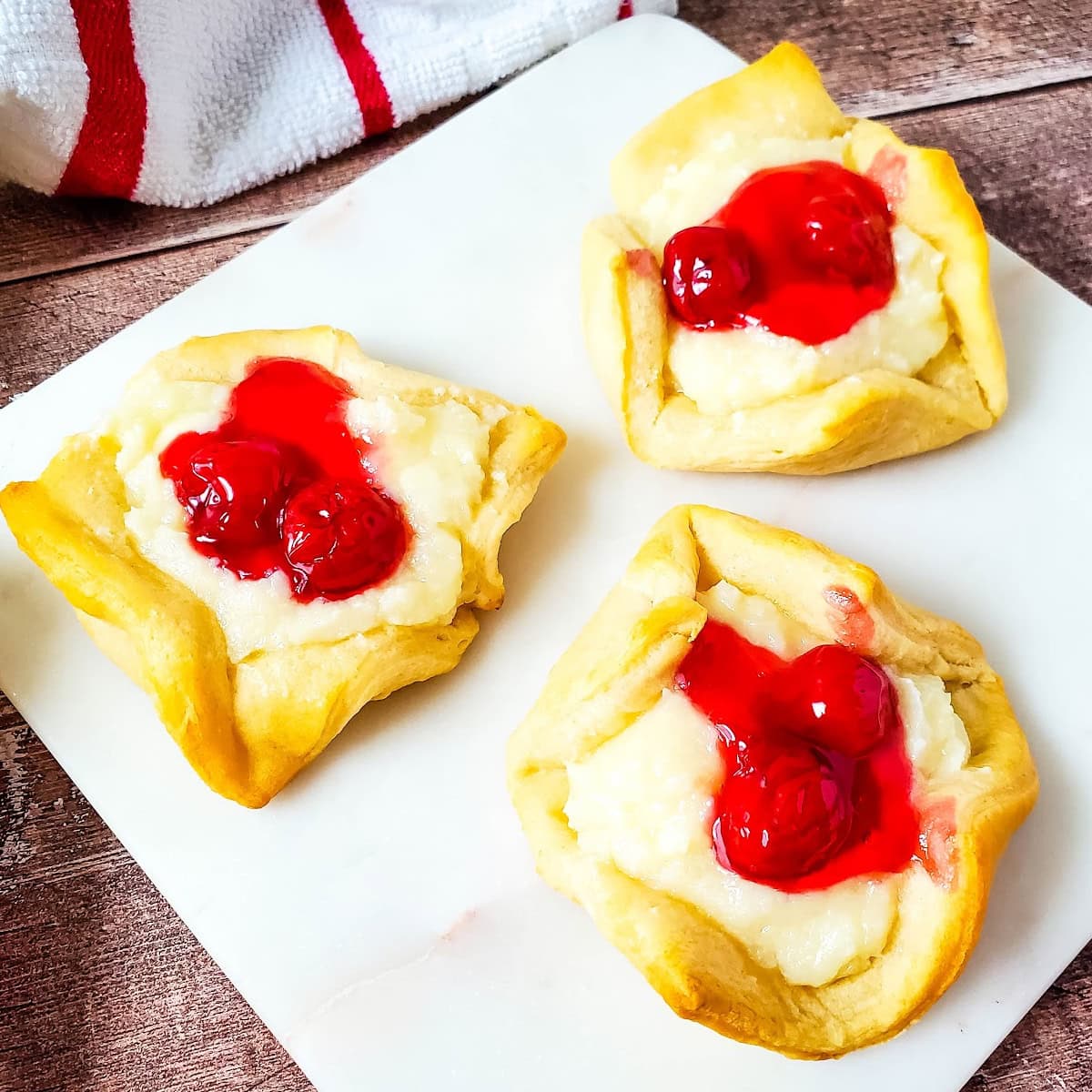 Cherry Cheesecake Crescent Pastries 1 cherry cheesecake crescent pastries featured image