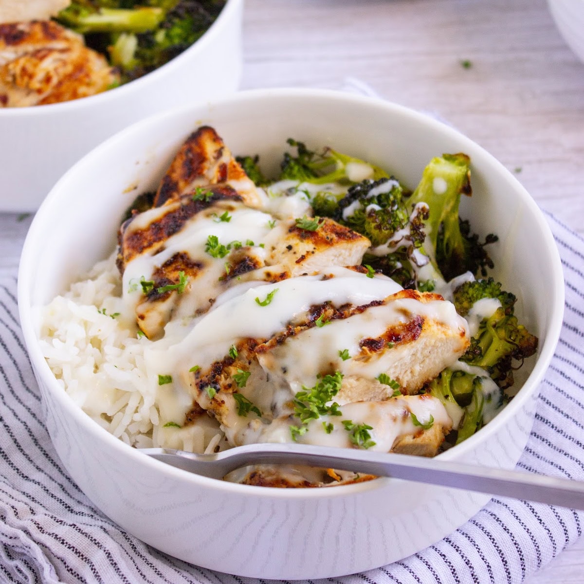 Chicken and Broccoli Bowls with Creamy Garlic Sauce 1 chicken and broccoli bowls featured image
