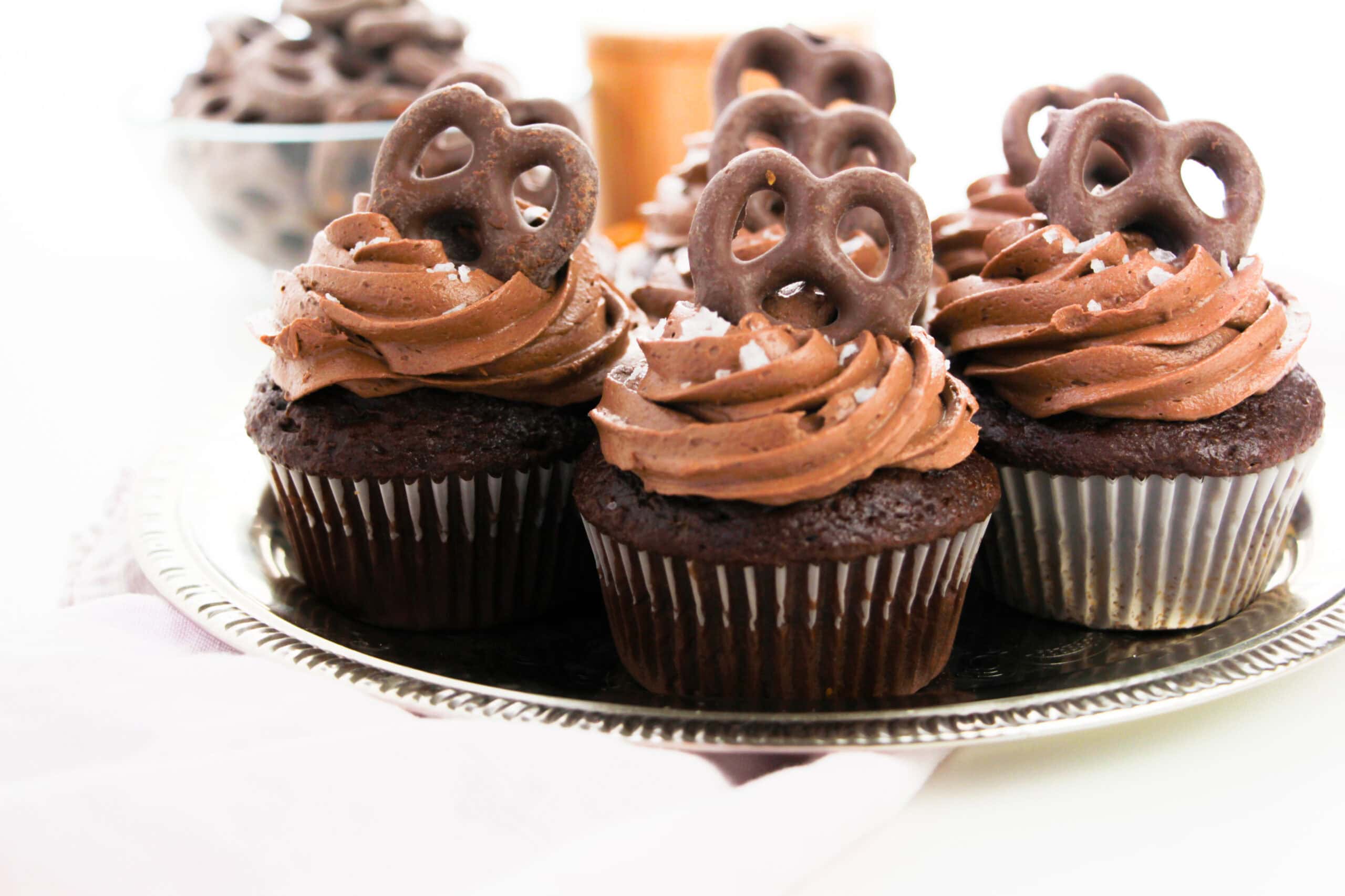 Elevate Dessert Time with These Chocolate Pretzel Cupcakes 1 Elevate Dessert Time with These Chocolate Pretzel Cupcakes