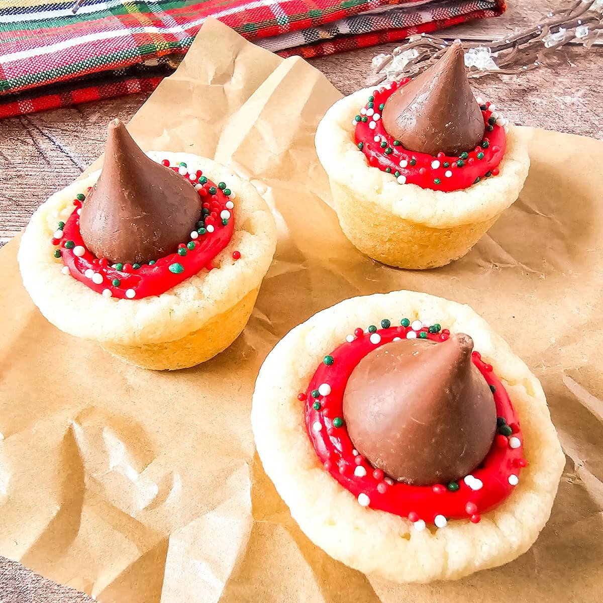 Christmas Kiss Cookie Cups 1 christmas kiss cookie cups featured image