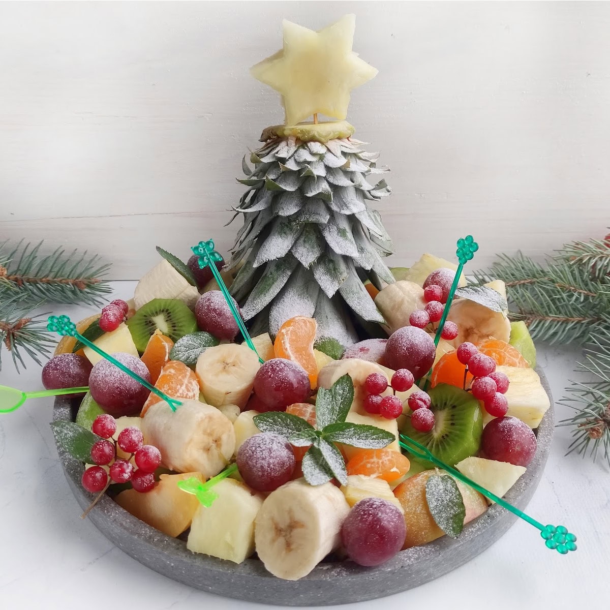 Christmas Pineapple Tree Fruit Tray 1 christmas pineapple tree fruit tray featured image