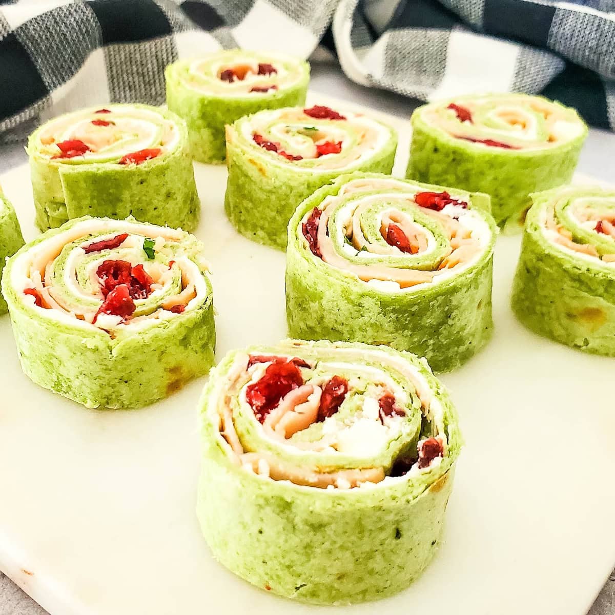 Cranberry Turkey Pinwheels 1 cranberry turkey pinwheels featured image