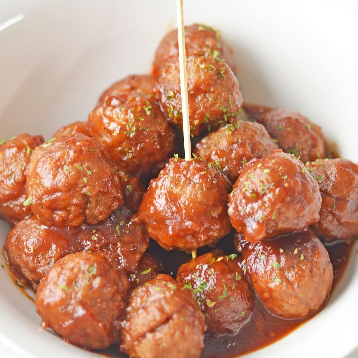 Crockpot Cranberry Meatballs 1 crockpot cranberry meatball featured image