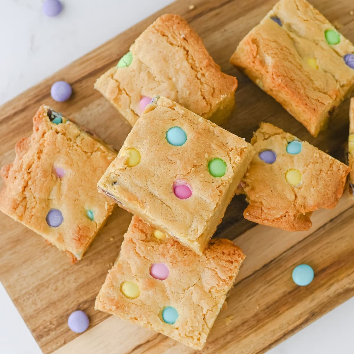 Easter M&M Blondies 1 easter blondies featured image