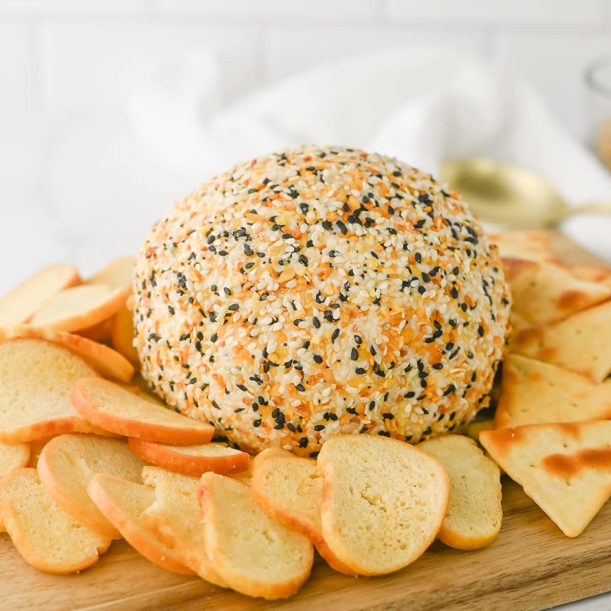 Everything Bagel Cheeseball 1 everything bagel cheeseball featured image