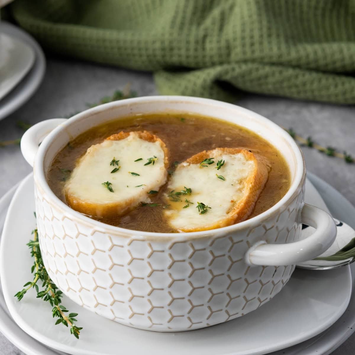 French Onion Soup with Cheesy Bread 1 french onion soup featured image