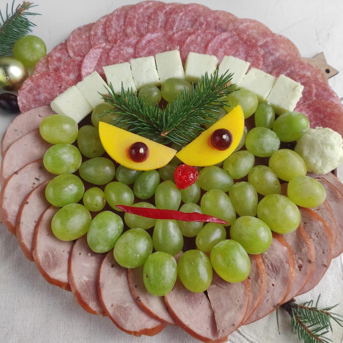 Mr.Grinch Charcuterie Board 1 mr.grinch charcuterie copy