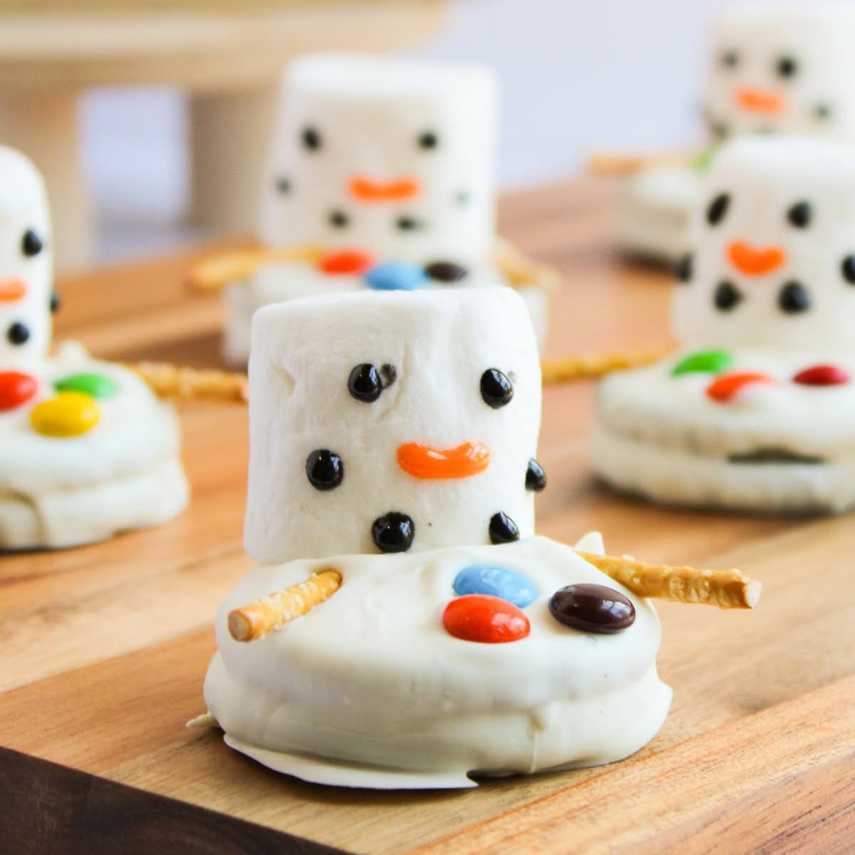 Melted Snowman White Chocolate Covered Oreos 1 melted snowman chocolate covered oreos featured image