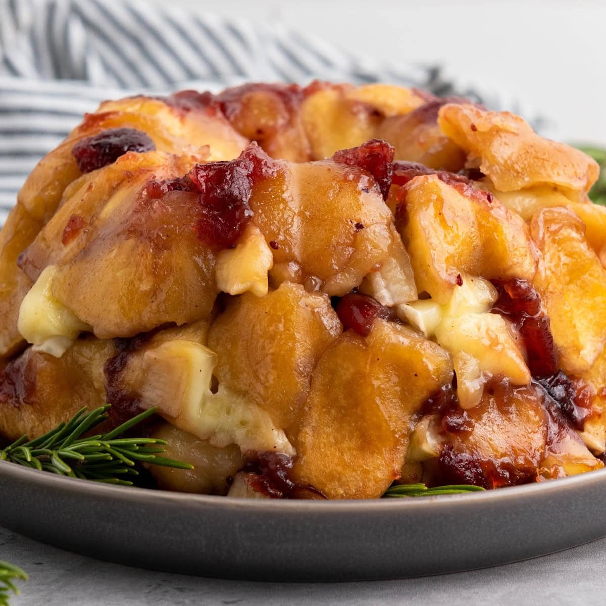 Mini Cranberry Brie Pull-Apart Bread 1 Mini Cranberry Brie Pull-Apart Bread Featured Image