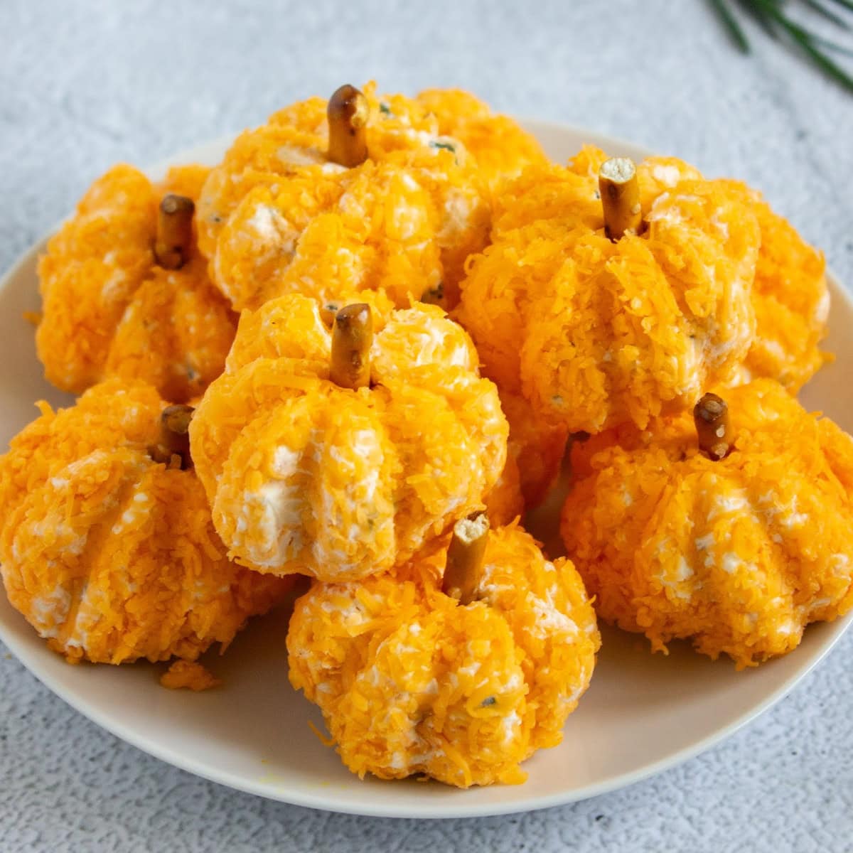 Mini Pumpkin-Shaped Cheeseballs 1 mini pumpkin-shaped cheeseballs featured image