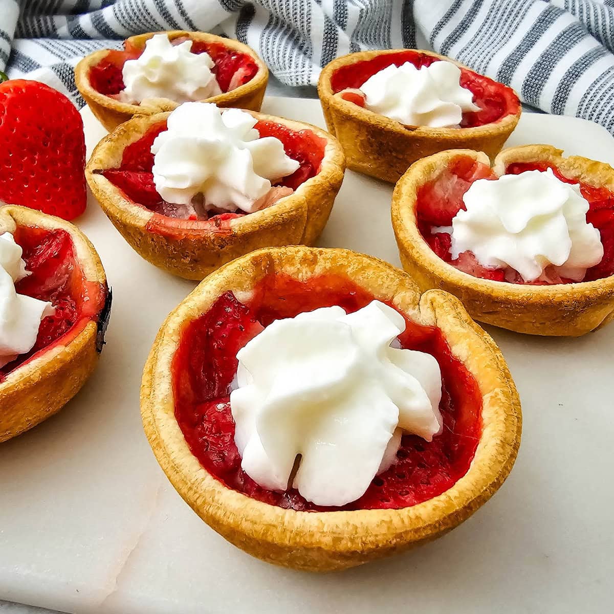 Mini Strawberry Pies 1 mini strawberry pies featured image