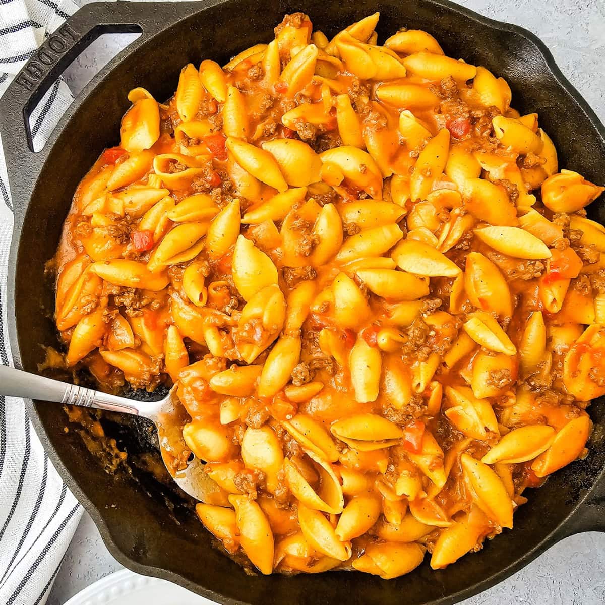 One Pan Cheeseburger Pasta 1 one pan cheeseburger pasta featured image