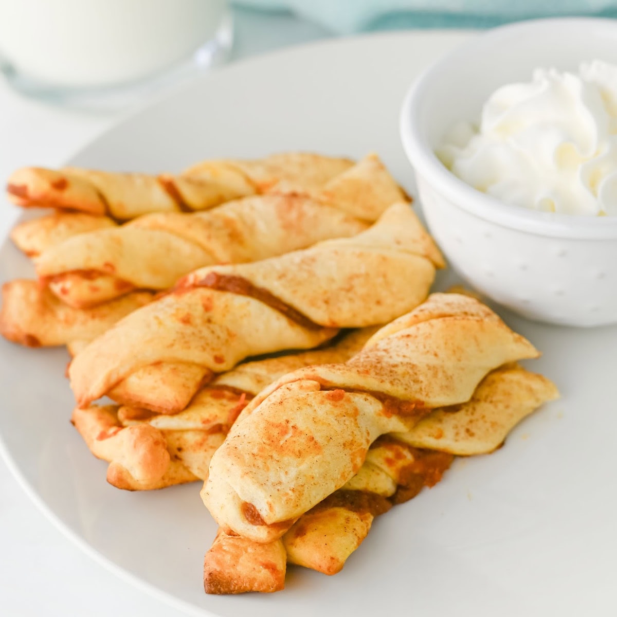 Pumpkin Crescent Roll Twists 1 pumpkin crescent rolls featured image