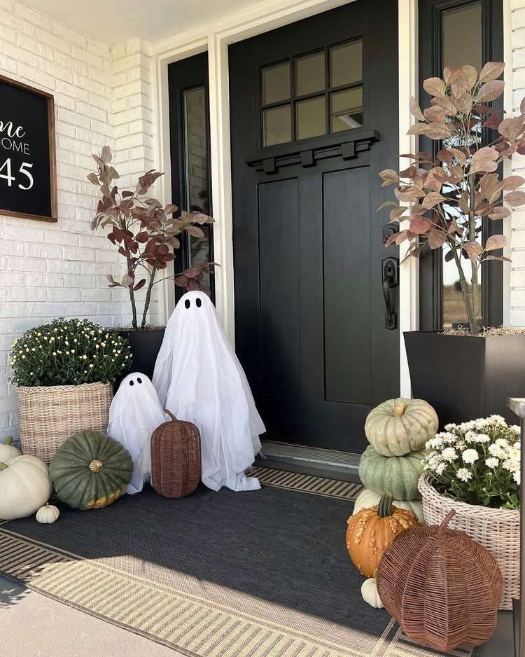 Halloween ghosts on porch