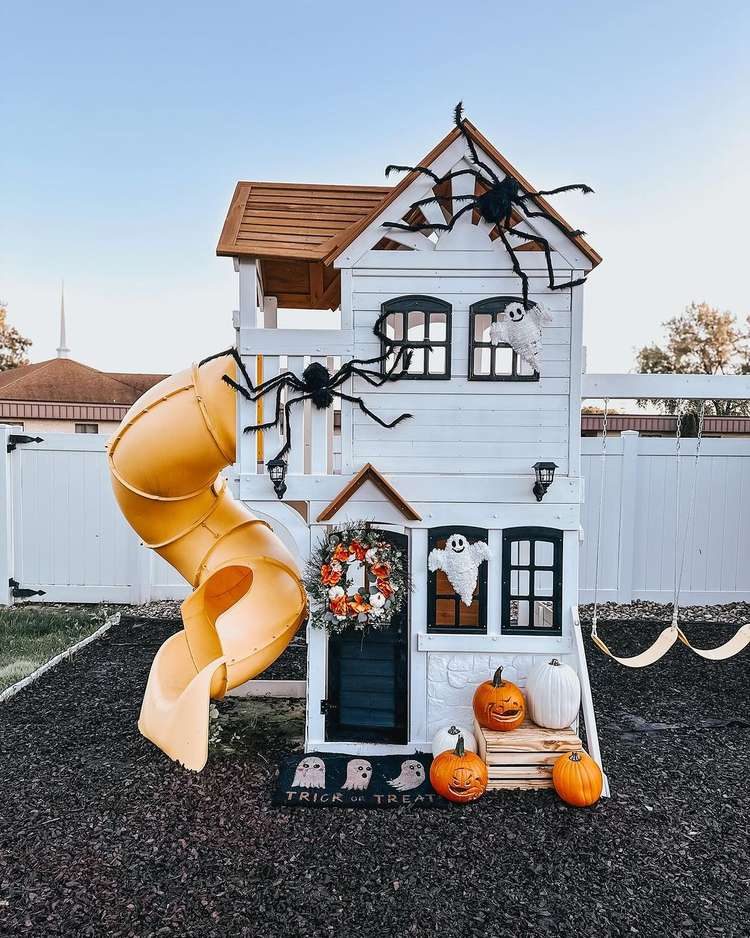 White playhouse with Halloween decorations