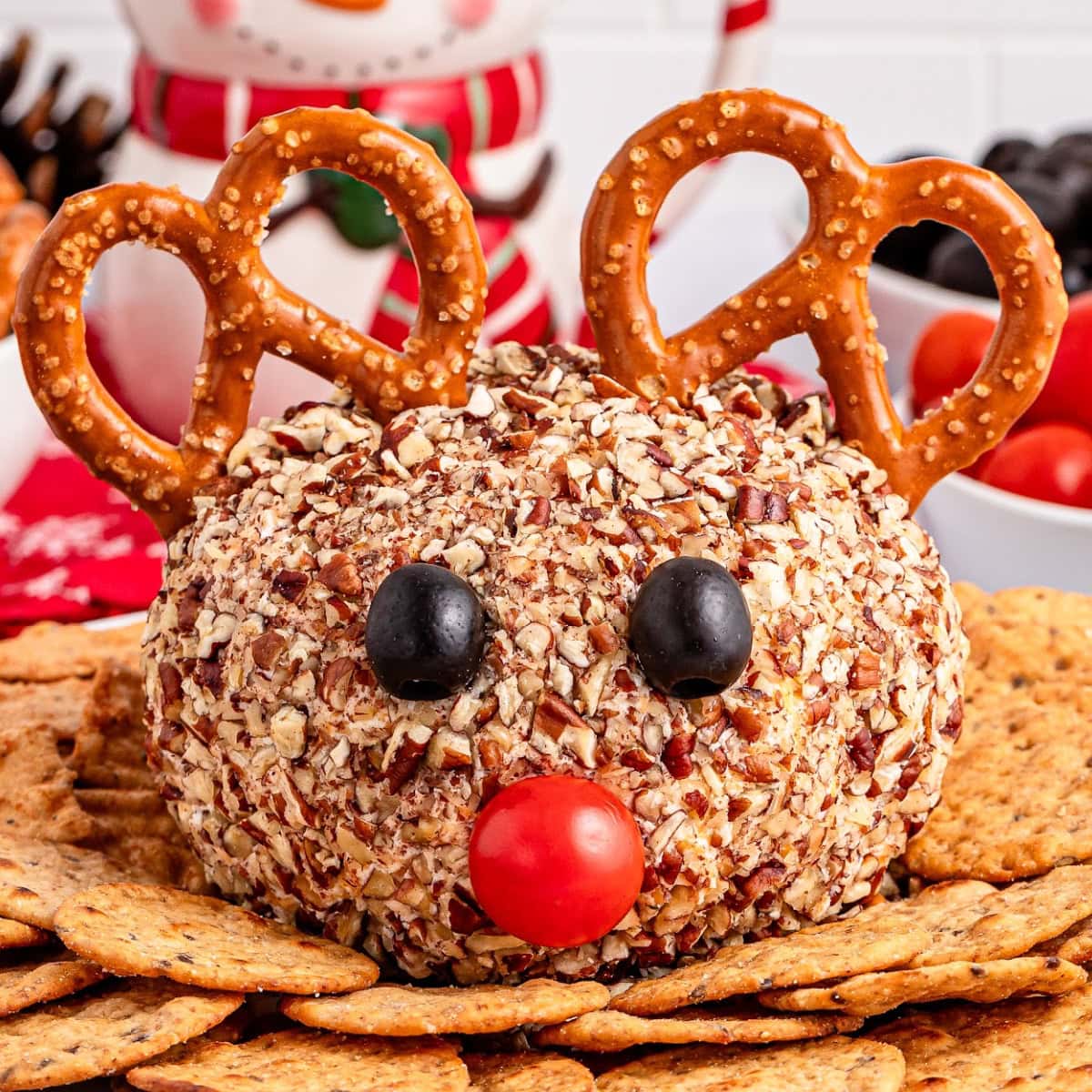 Reindeer Cheeseball 1 reindeer cheeseball featured image