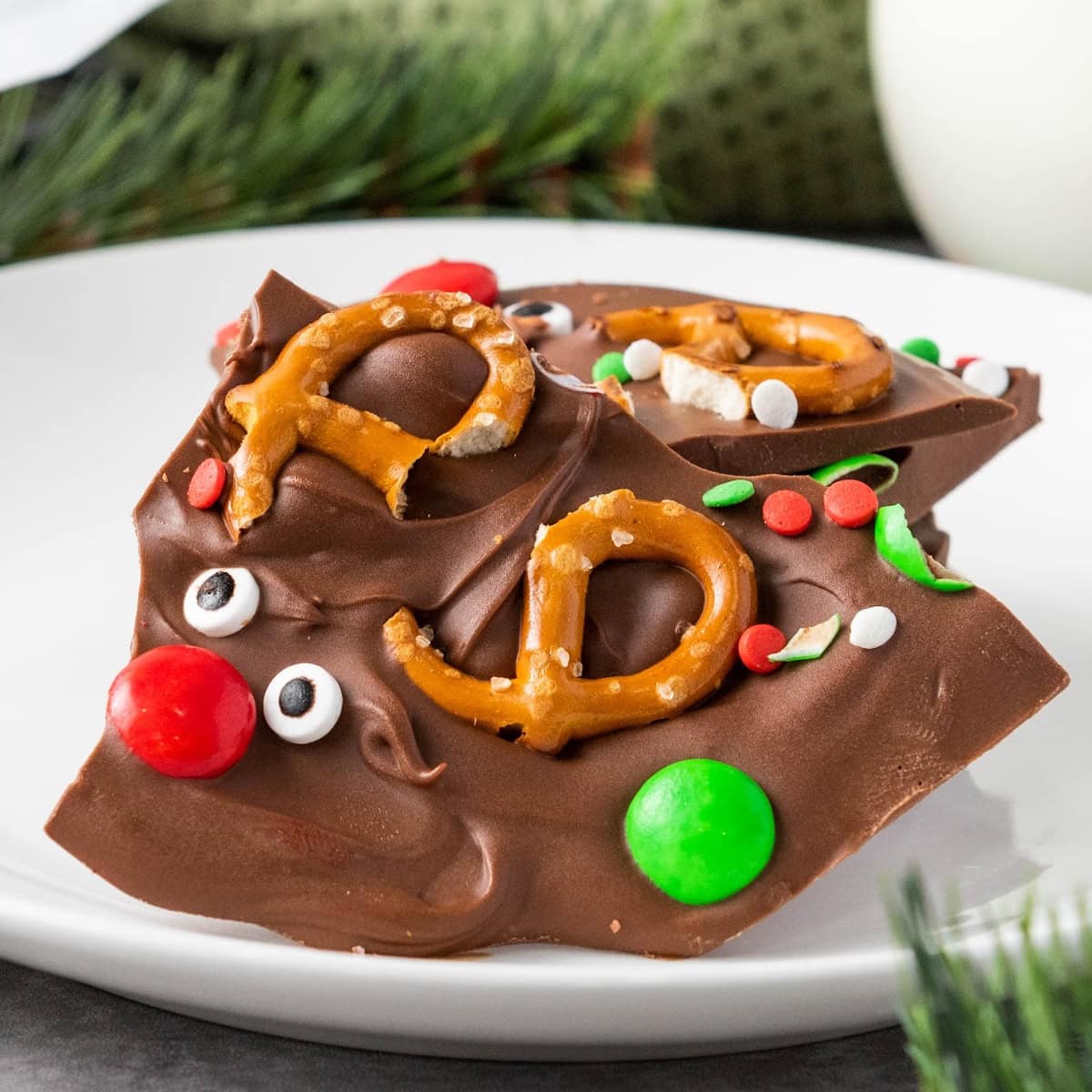 Reindeer Chocolate Bark 1 reindeer chocolate bark featured image