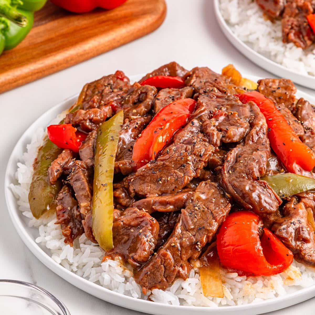Slow Cooker Pepper Steak 1 slow cooker pepper steak featured image