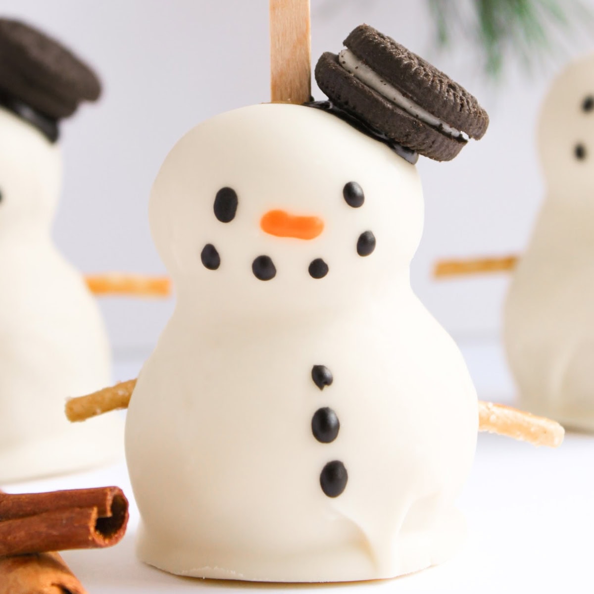 Snowman Cake Pops 1 snowman cake pops featured image