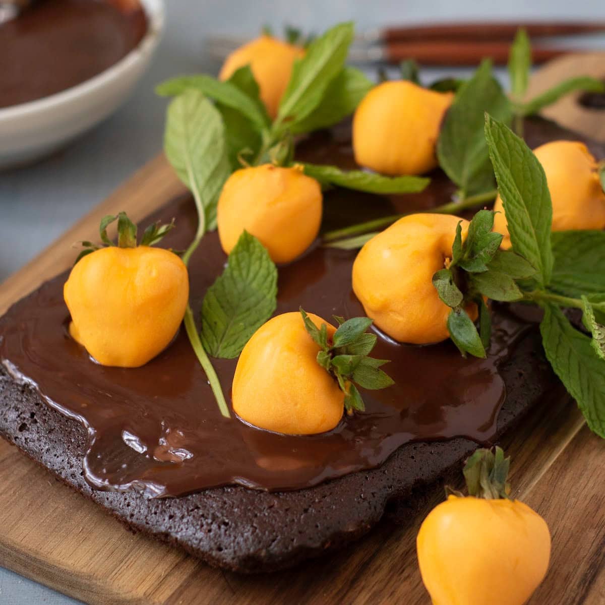 Strawberry Pumpkin Patch Brownie Cake 1 Strawberry Pumpkin Patch Brownie Cake featured image
