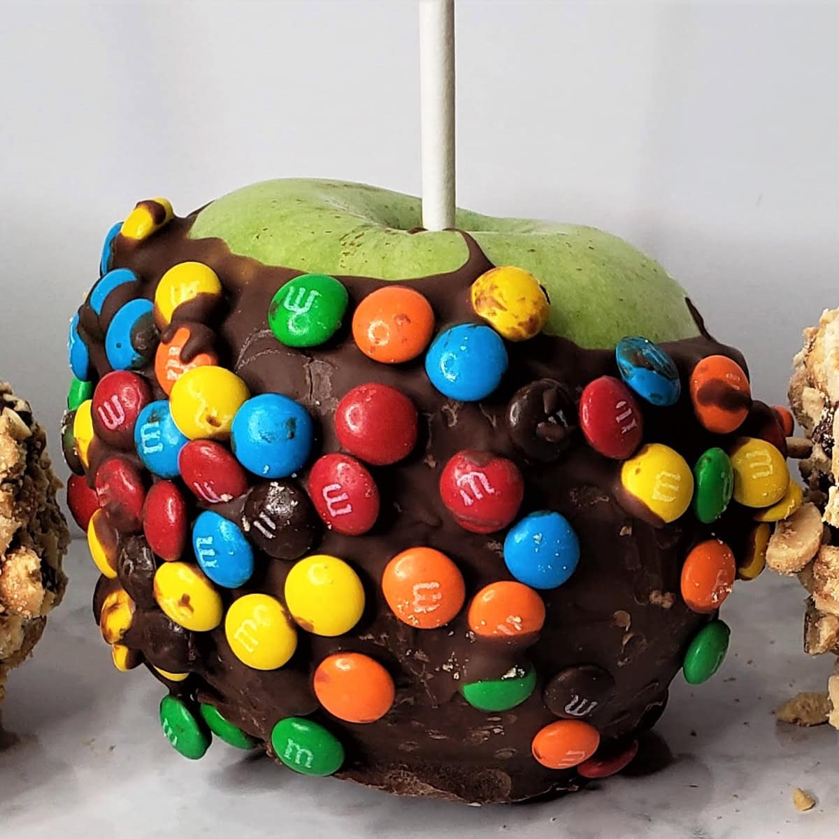 Sweet Chocolate Dipped Green Apples 1 chocolate dipped apple featured image
