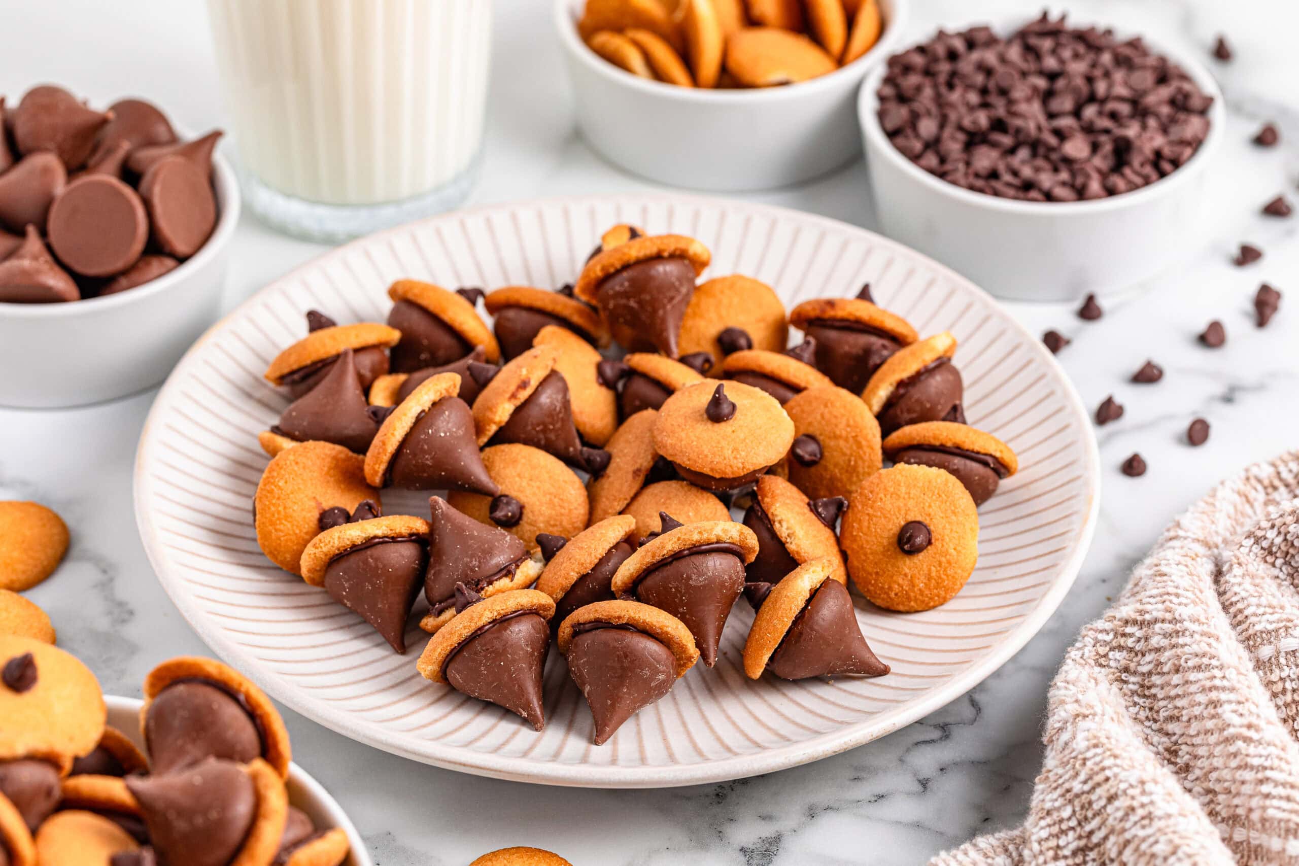 The Cutest Chocolate Kiss Acorns 1 The Cutest Chocolate Kiss Acorns