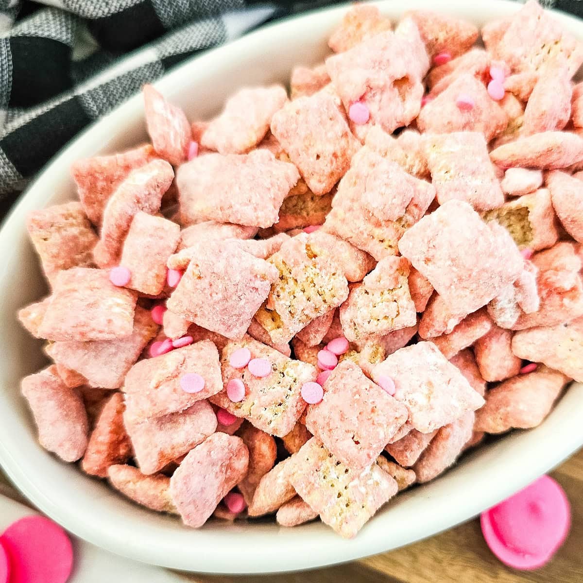 Pink Puppy Chow Snack Mix 1 pink puppy chow featured image