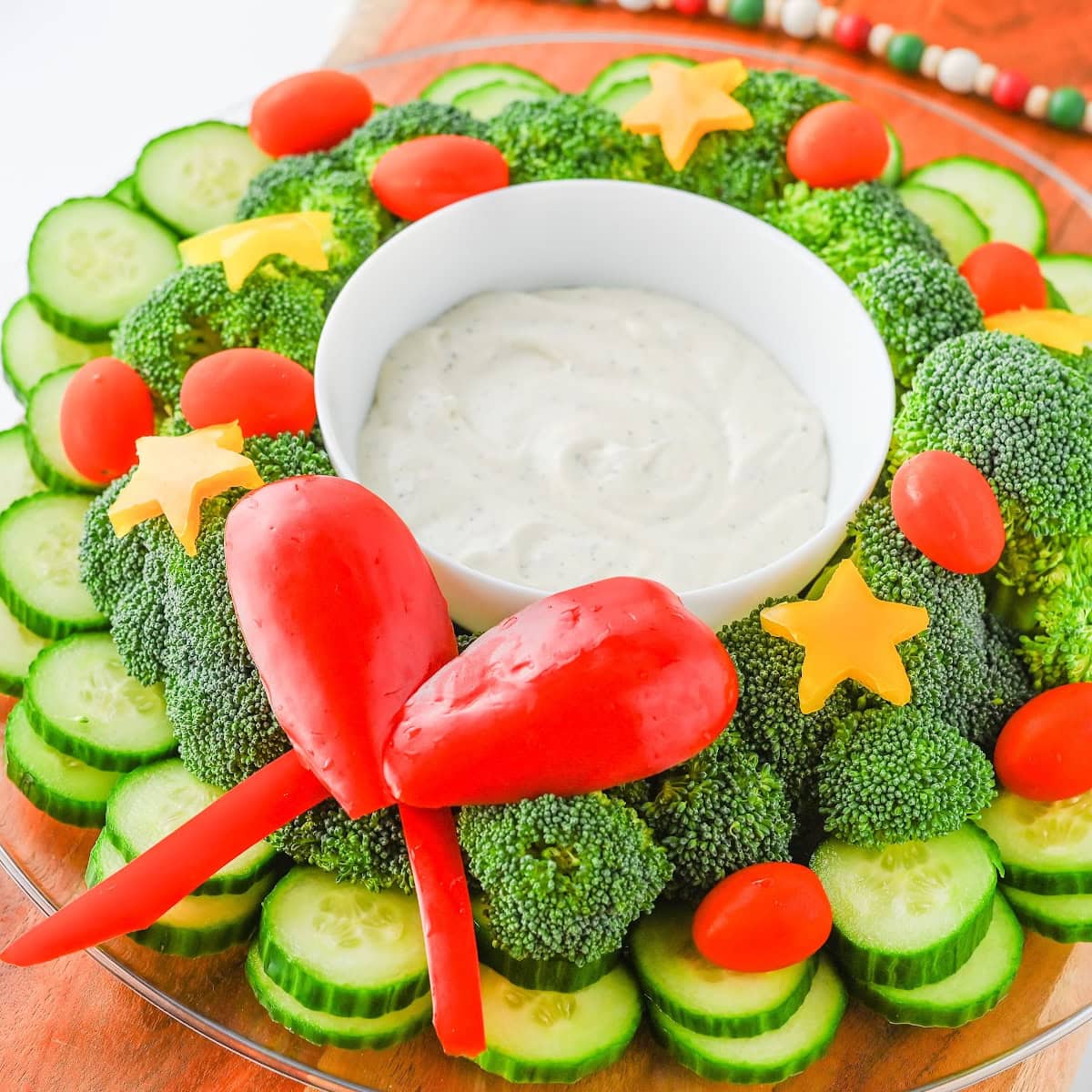 Festive Veggie Wreath Tray 1 festive veggie wreat tray featured image