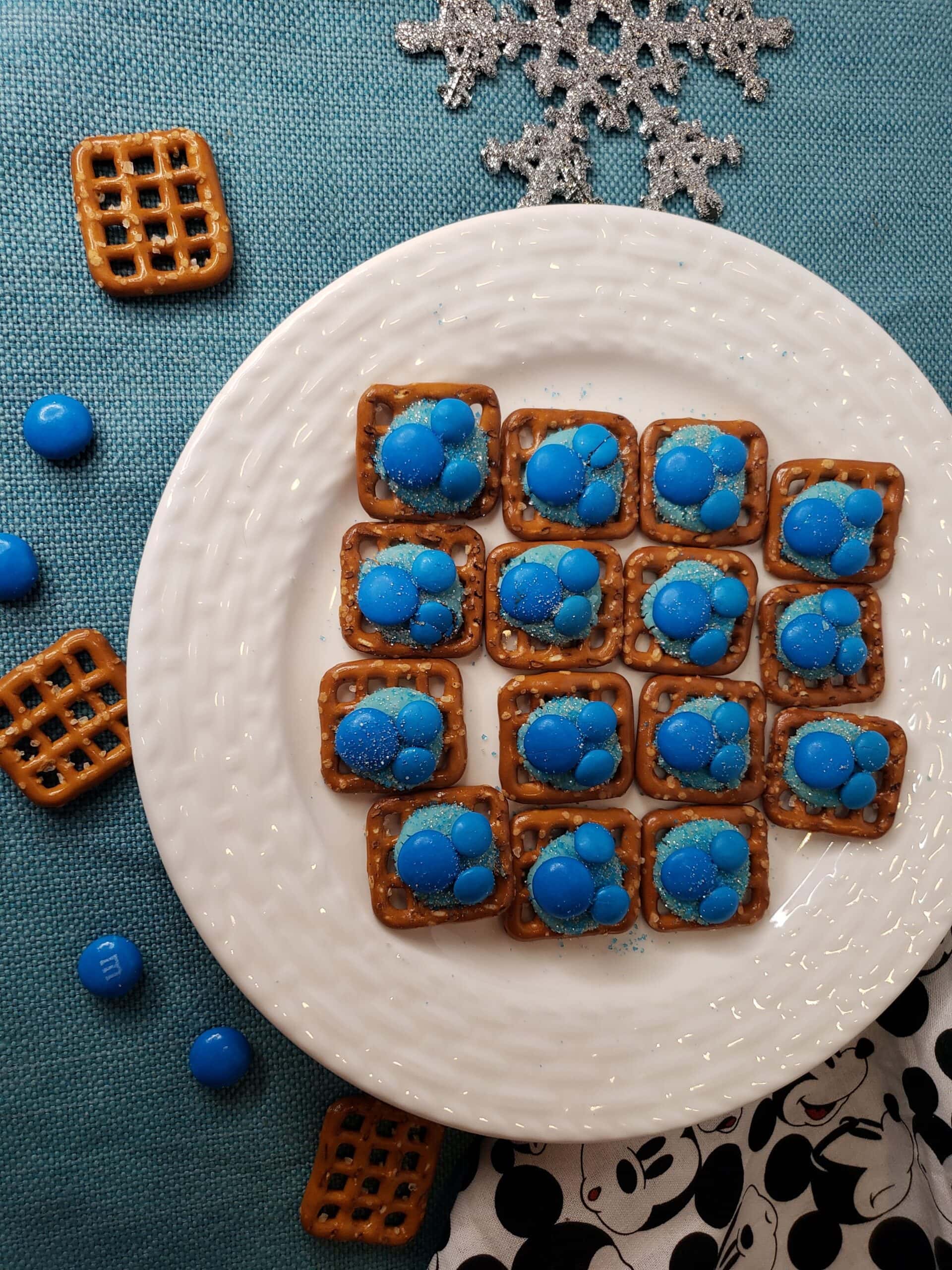 Winter Wonderland M&M Pretzel Bites 1 Winter Wonderland M&M Pretzel Bites